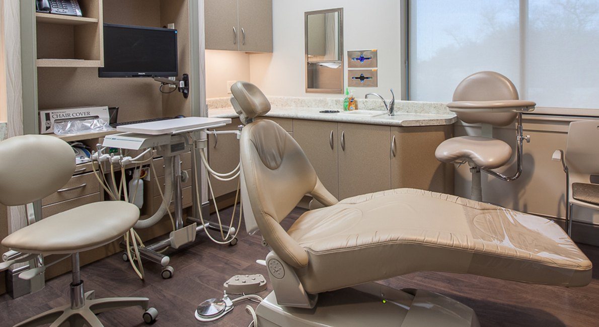 Periodontal office treatment chair